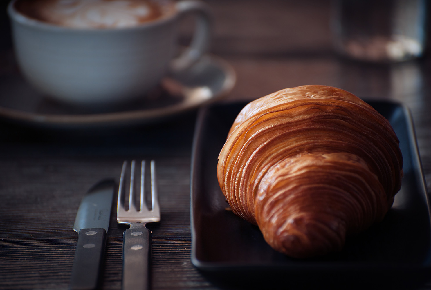 Best food photographer praha croissant